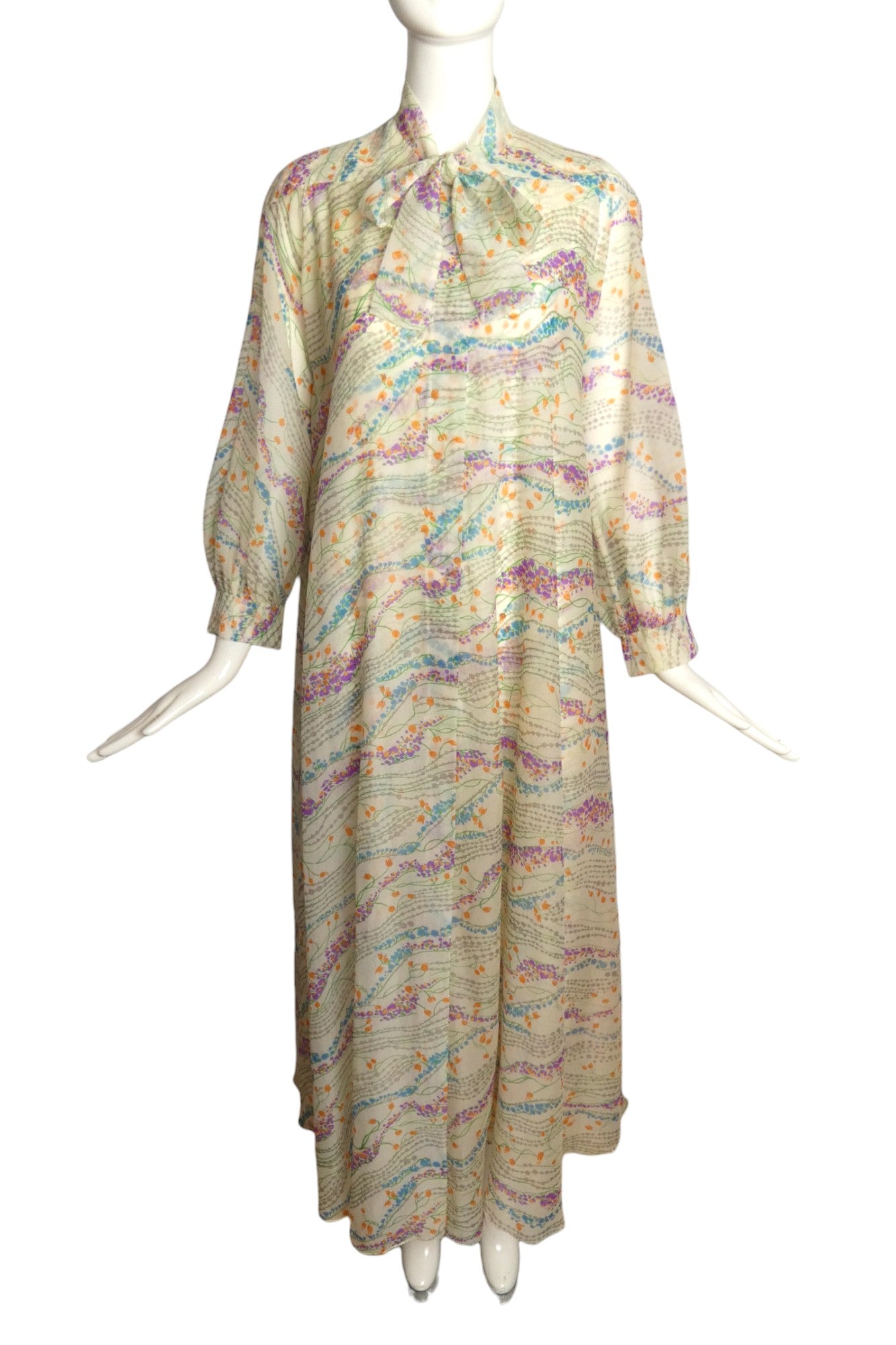 ODETTE BARSA- 1960s 2pc Floral Nylon Pegnoir, Size 6