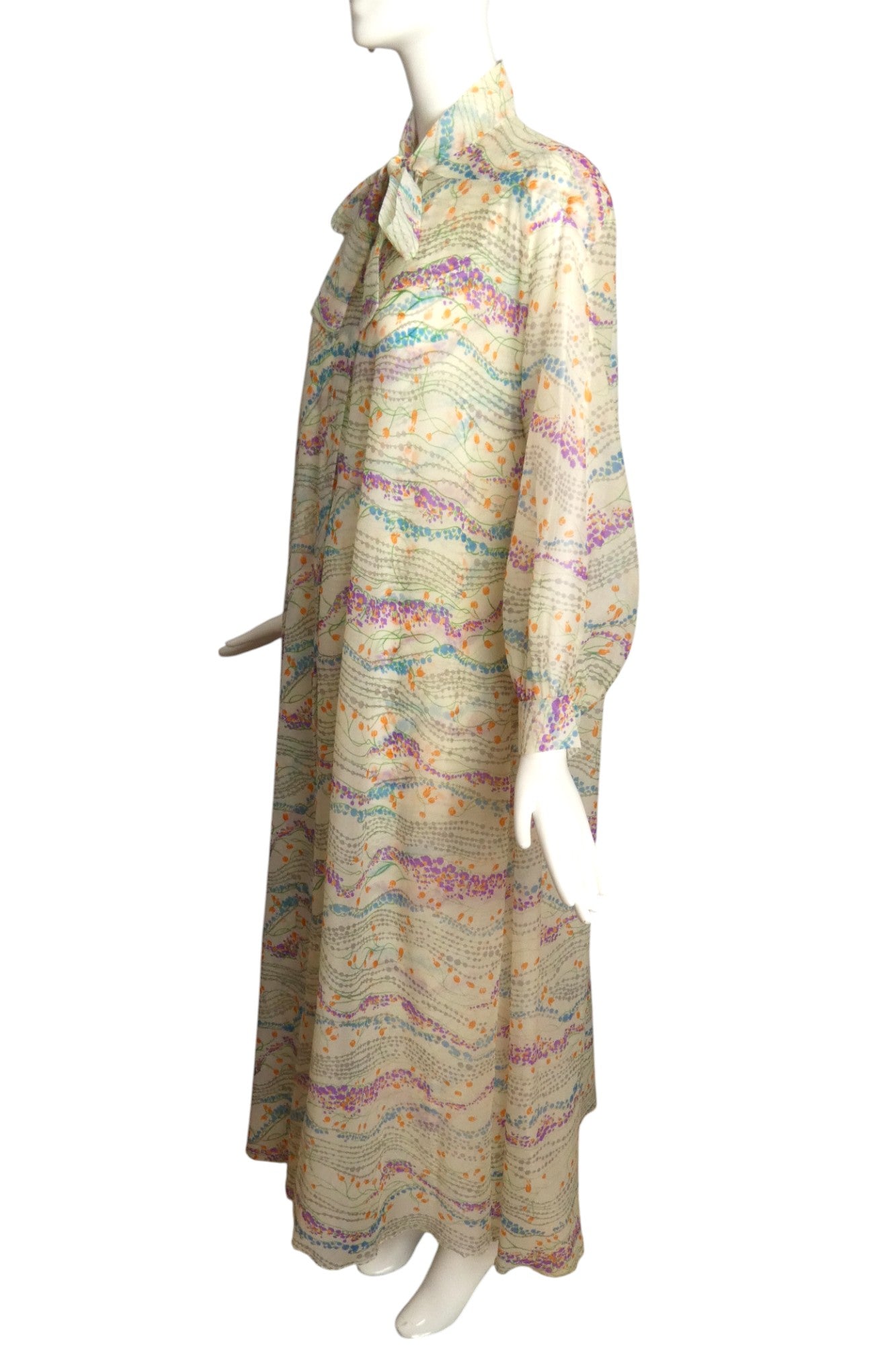 ODETTE BARSA- 1960s 2pc Floral Nylon Pegnoir, Size 6