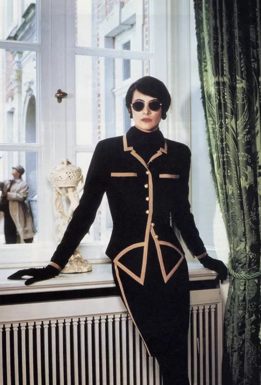 CHANEL BOUTIQUE- 1989 Navy Wool Basque Jacket, Size 4