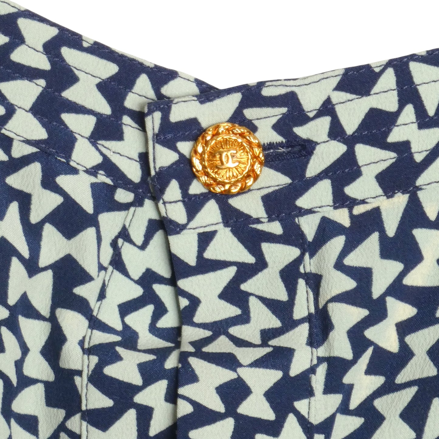 CHANEL BOUTIQUE- 1980s Printed Silk Shell, Size 4