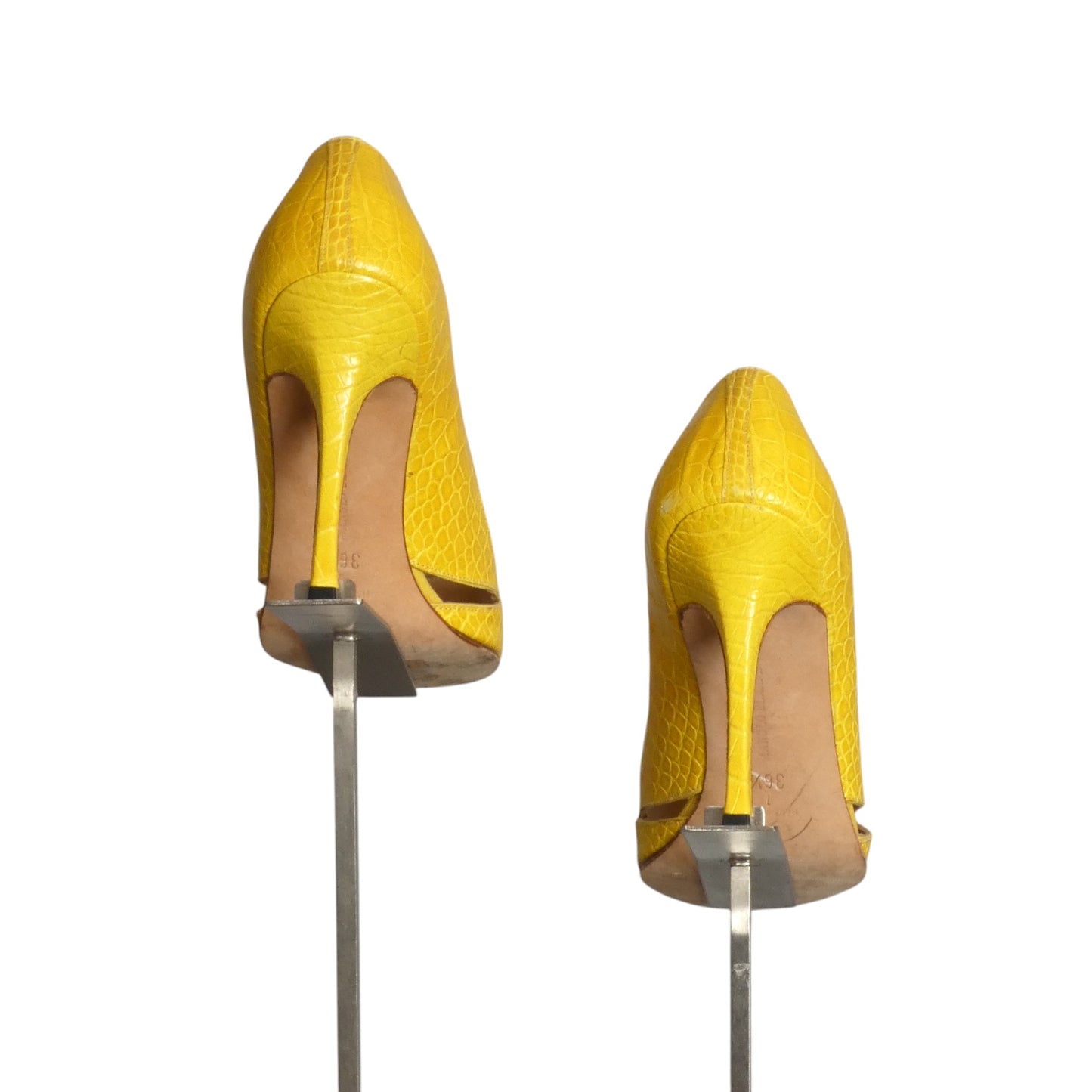 MANOLO BLAHNIK- Yellow Alligator Pumps, Size 36.5
