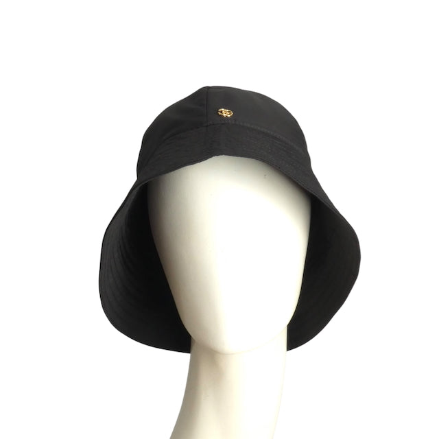 GUCCI- NWT Black Brella Bucket Hat, Size Small