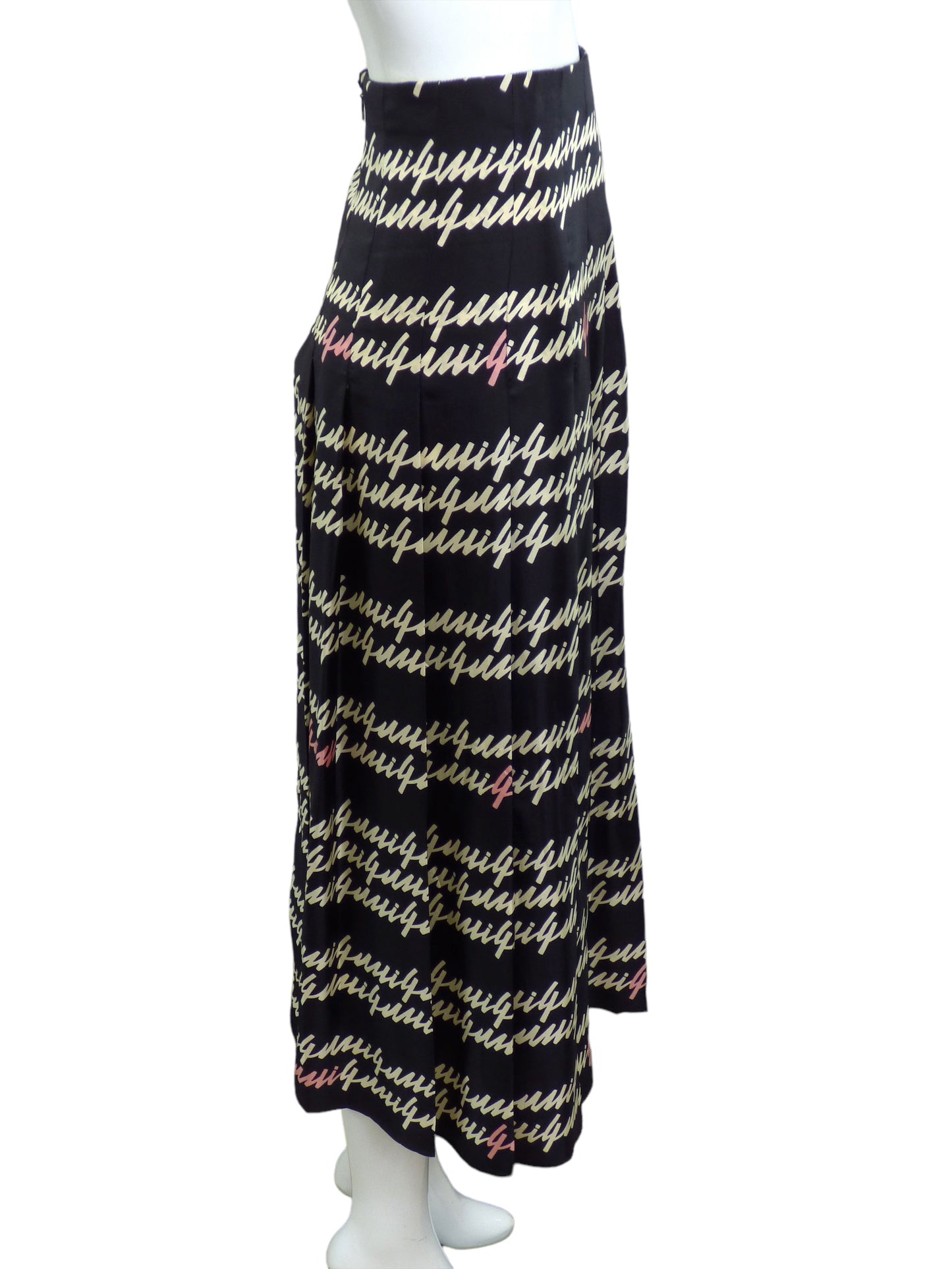 GUCCI- 2023 Silk Print Midi Skirt, Size 8