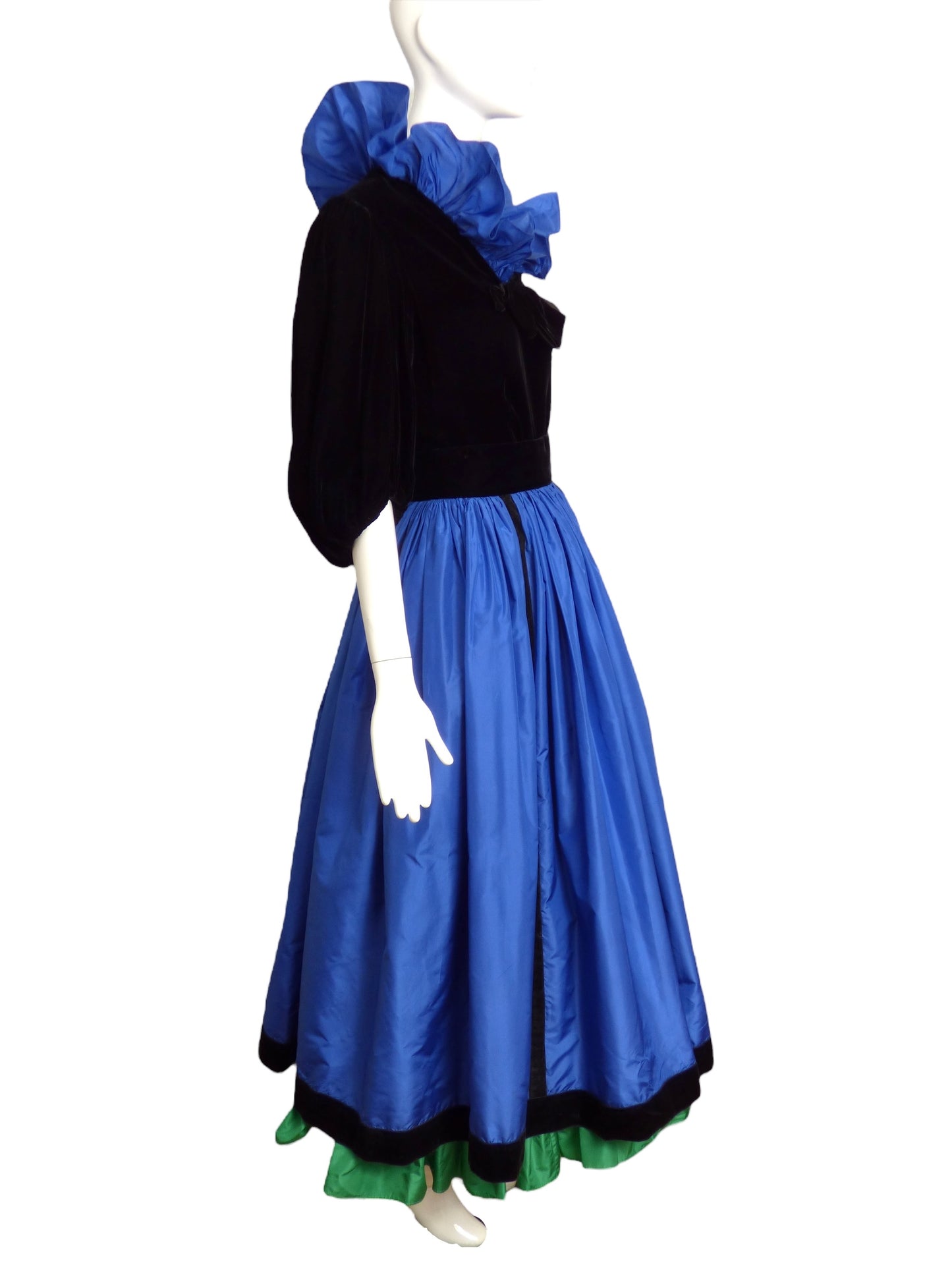 OSCAR DE LA RENTA- 1980s 2pc Velvet & Taffeta Gown, Size 4