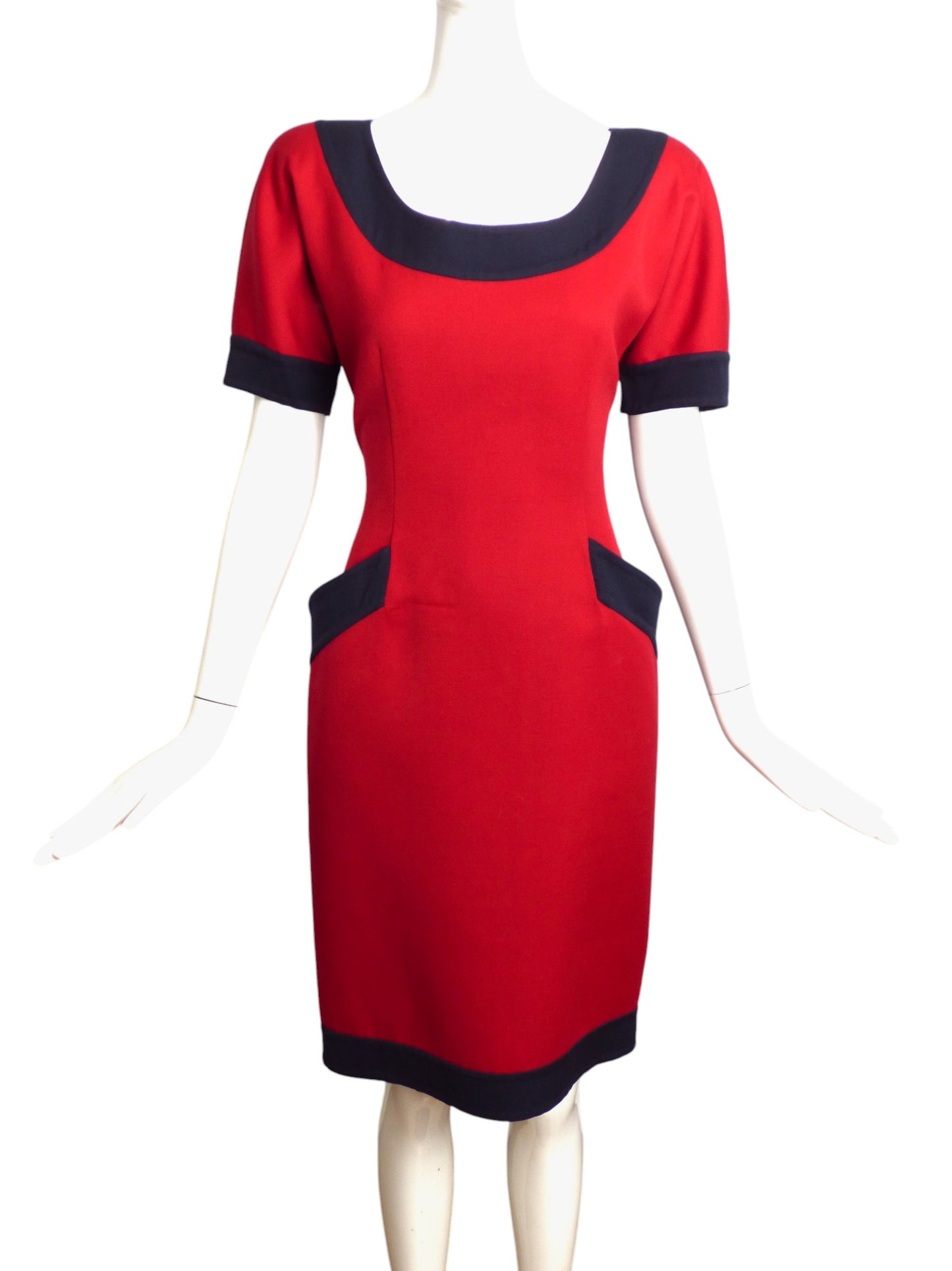 CAROLYNE ROEHM- Red & Navy Knit Shift Dress, Size 8