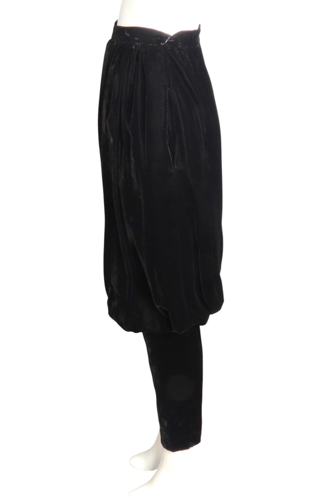 BERNARD PERRIS- NWT 1980s Black Velvet Harem Pants, Size 2