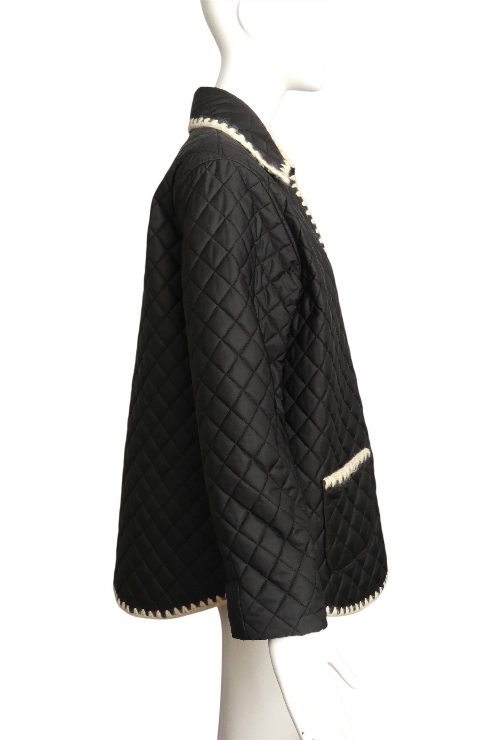 2018 CHANEL ジャケット CHANEL- 2018 Black Coco Neige Quilted Coat, Size 14