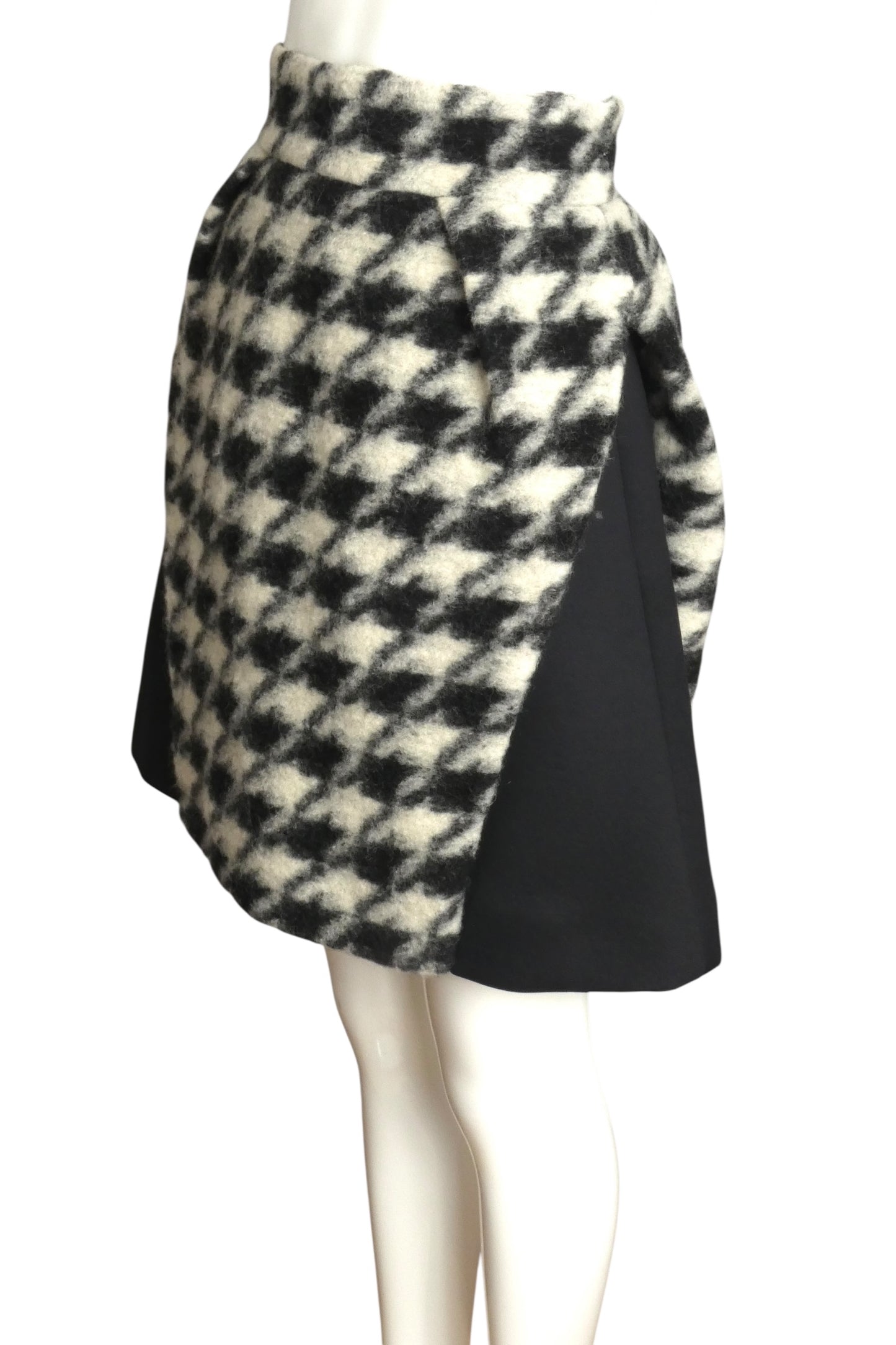 JC de CASTELBAJAC- NWT 2013 Houndstooth Fleece Skirt, Size 6