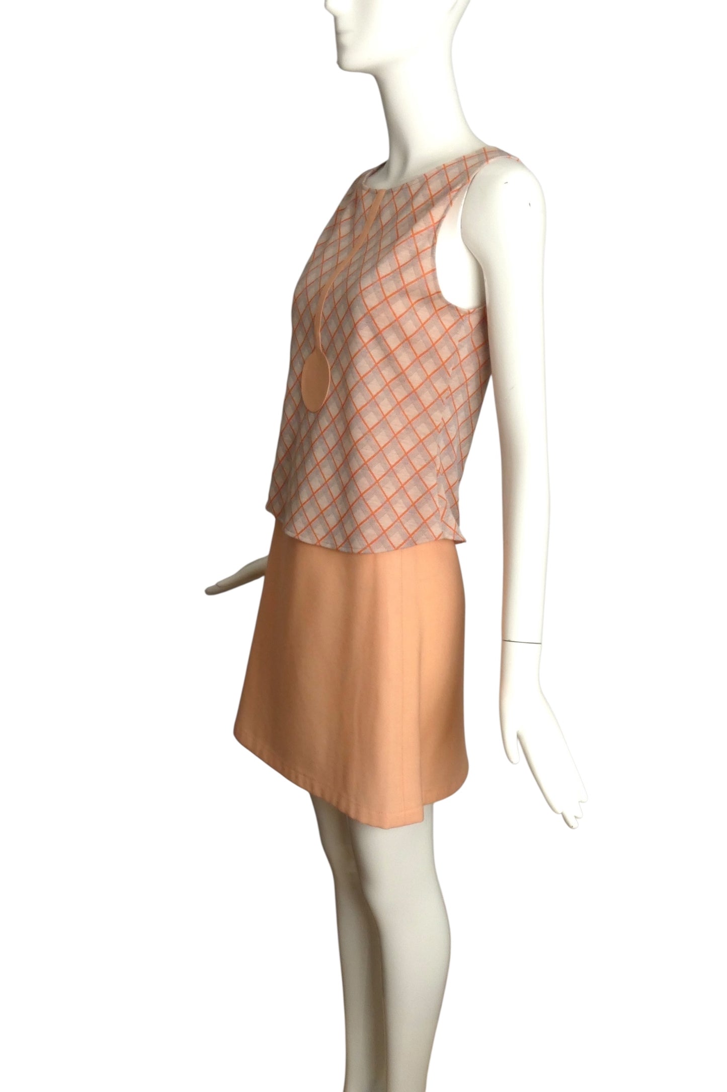 PIERRE CARDIN BOUTIQUE-2008 2pc Peach Knit Skirt Ensemble, Size-4