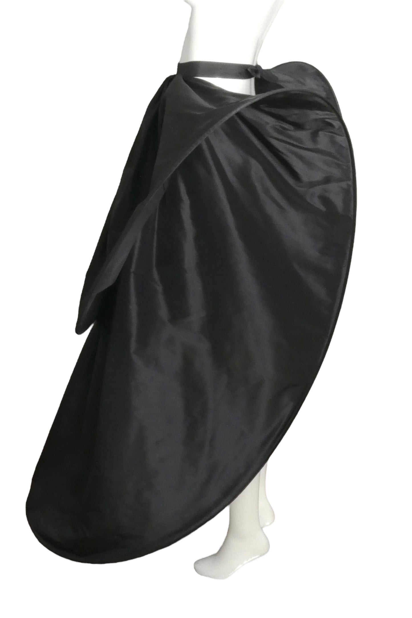 PIERRE CARDIN BOUTIQUE-1991 Black Taffeta Hoop Over Skirt, Size-6