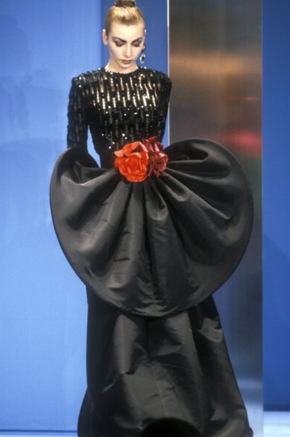 PIERRE CARDIN BOUTIQUE-1991 Black Taffeta Hoop Over Skirt, Size-6