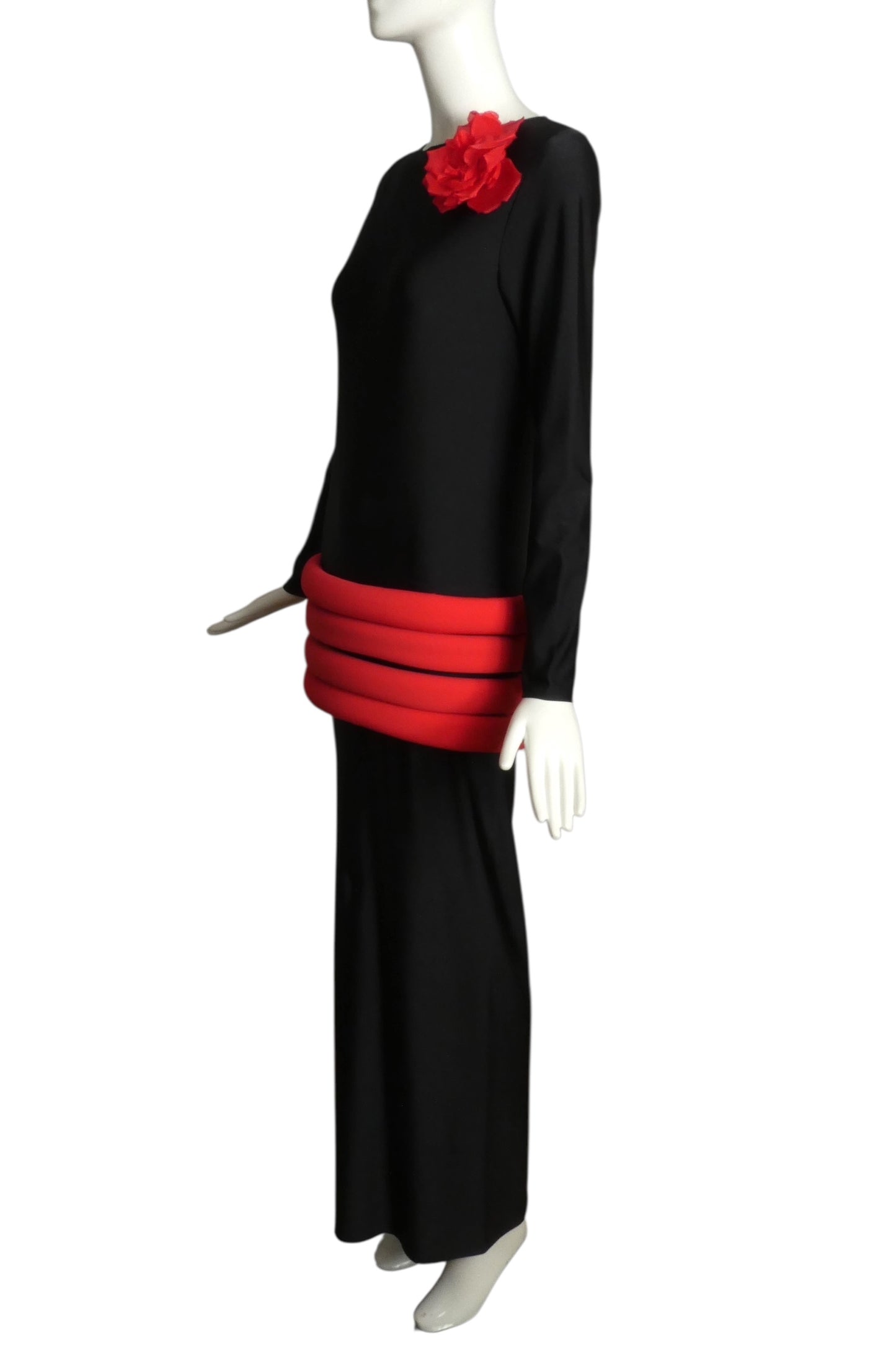 PIERRE CARDIN(HAUTE COUTURE)- 2012 Black & Red Knit Tube Dress, Size 6