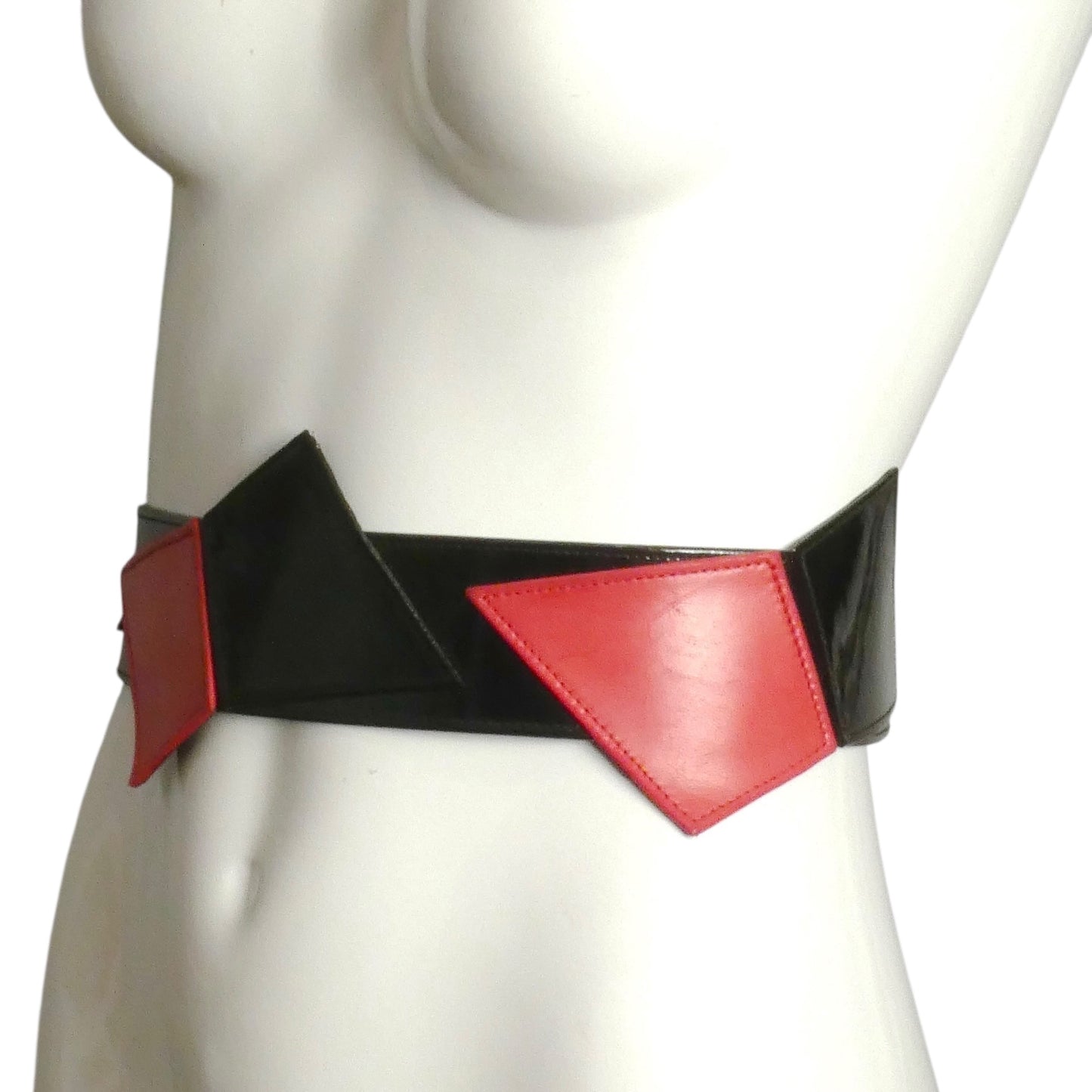 PIERRE CARDIN HERITAGE (HAUTE COUTURE)- 2008 Black & Red Patent Leather Belt, W-31"