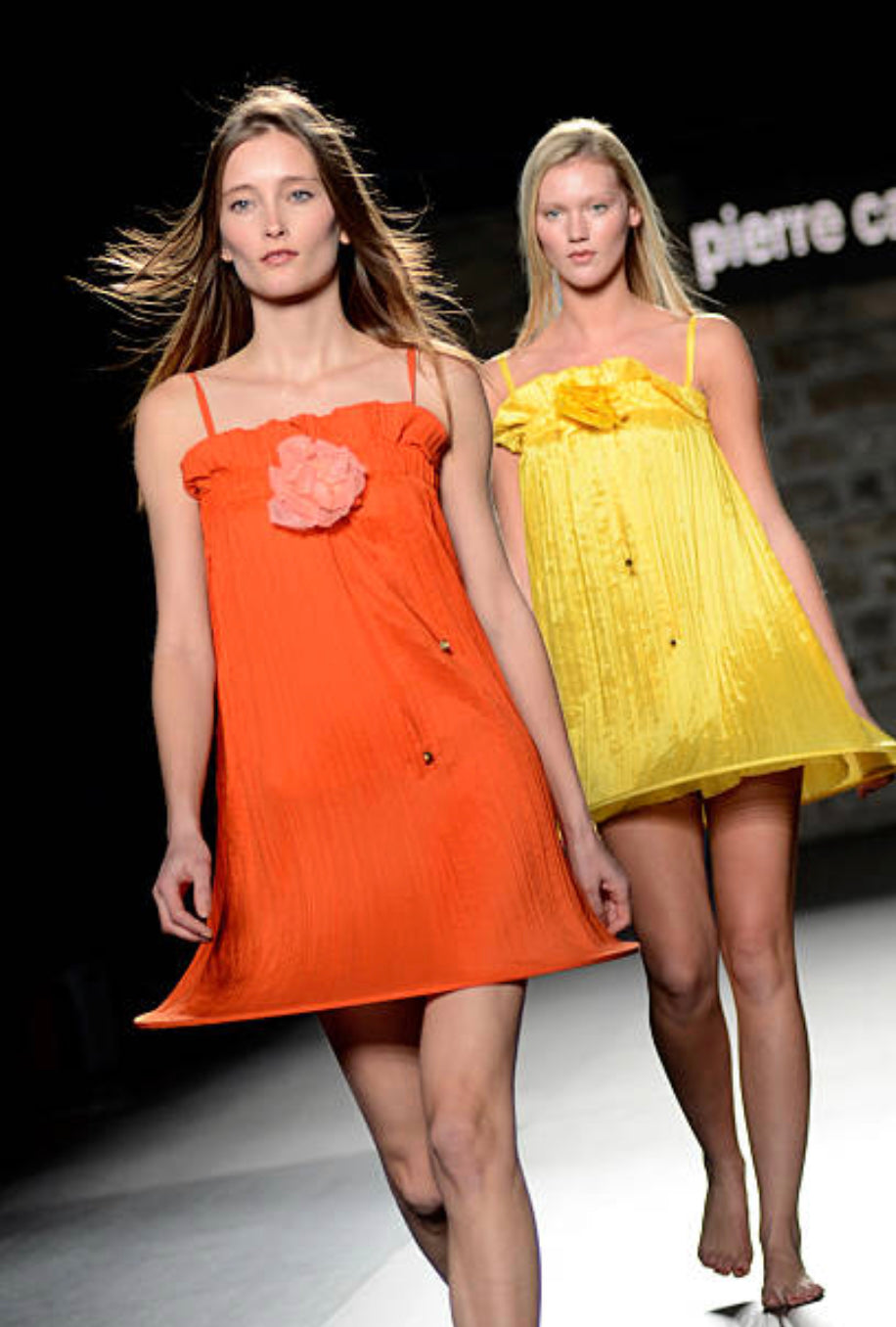2009 Yellow Plisse Pleated Hoop Dress, Size 4