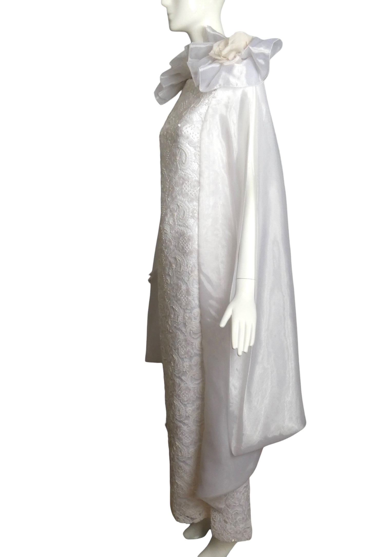 2010 Lace & Organza Wedding Gown, Size-4