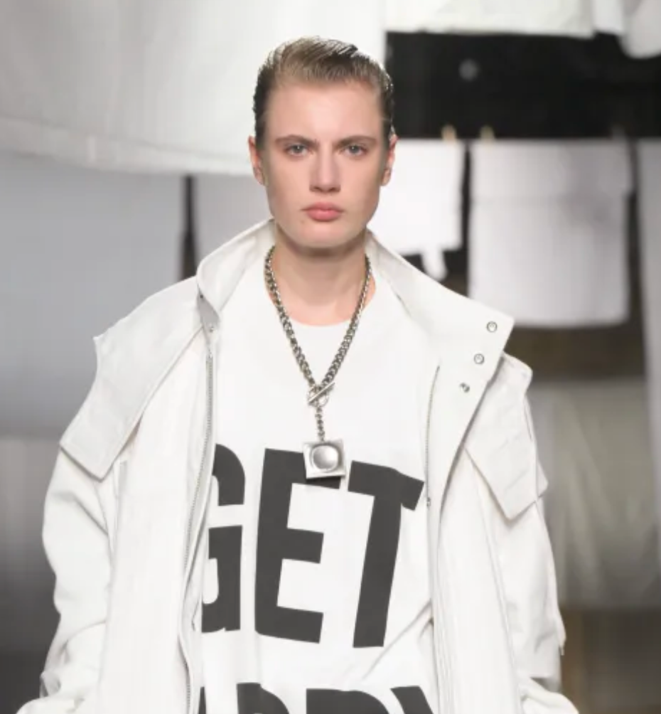 moschino-couture-bijoux-2025-condom-chain-necklace-132052-1