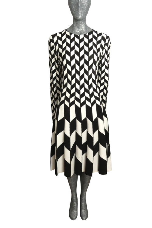 OSCAR DE LA RENTA - 2020 Black & White Chevron Knit Dress, Size- XLarge